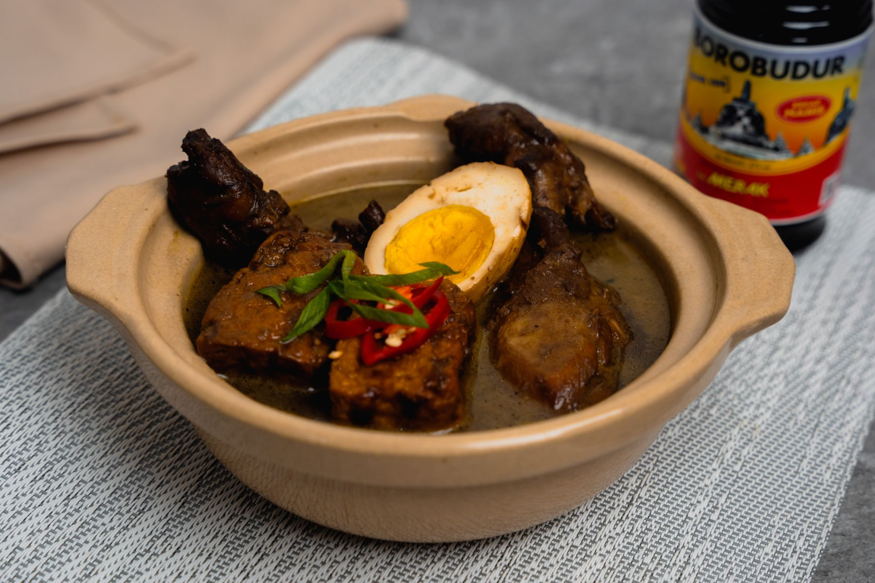 Rasa Otentik untuk Setiap Masakan {"id":23,"uuid":"3f7861d7-9e6f-4aa7-bac2-14cbeeb7a760","name":"01b semur ayam","category":"gallery","subcategory":null,"description":null,"path":"https:\/\/kecapborobudur.com\/uploads\/gallery\/1762858489_4BrhqLlMwE.png","order":"1","status":"active","created_at":"2025-07-08 18:11:54","updated_at":"2025-07-08 18:11:54"}